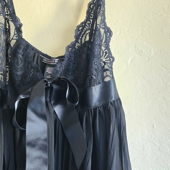 Victoria's Secret Elegant Black Lace Chemise Size Medium Lingerie Nightie - Picture 2 of 7